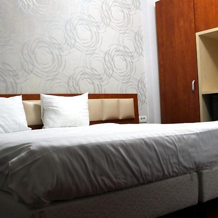 Kosher Hotel Lev Or Бухарест Екстер'єр фото