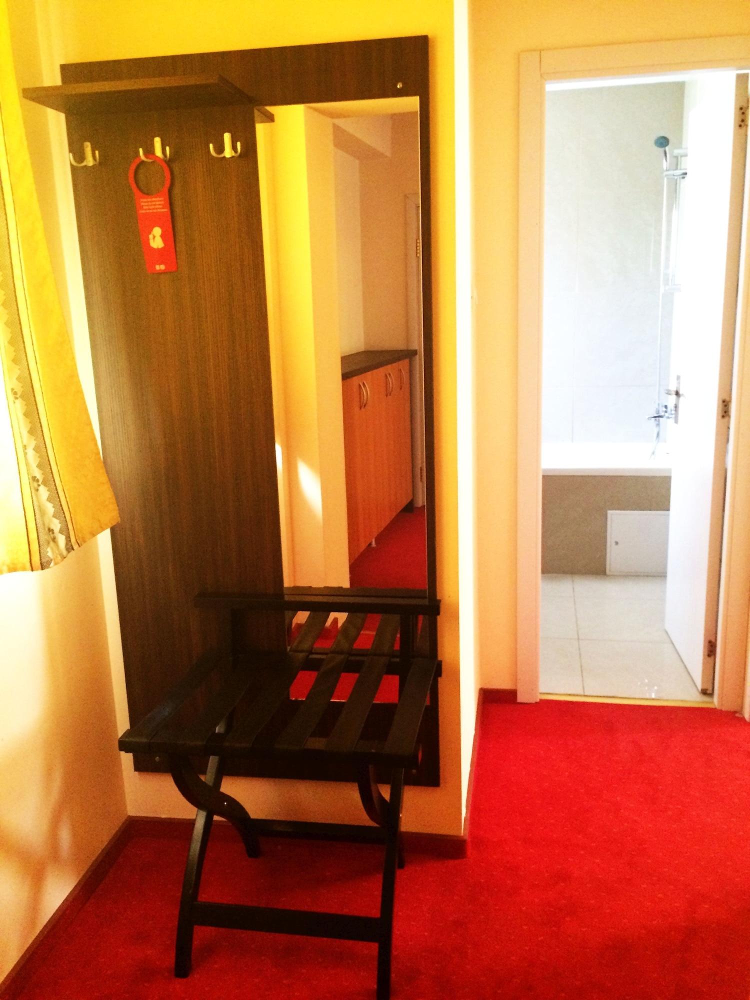 Kosher Hotel Lev Or Бухарест Екстер'єр фото