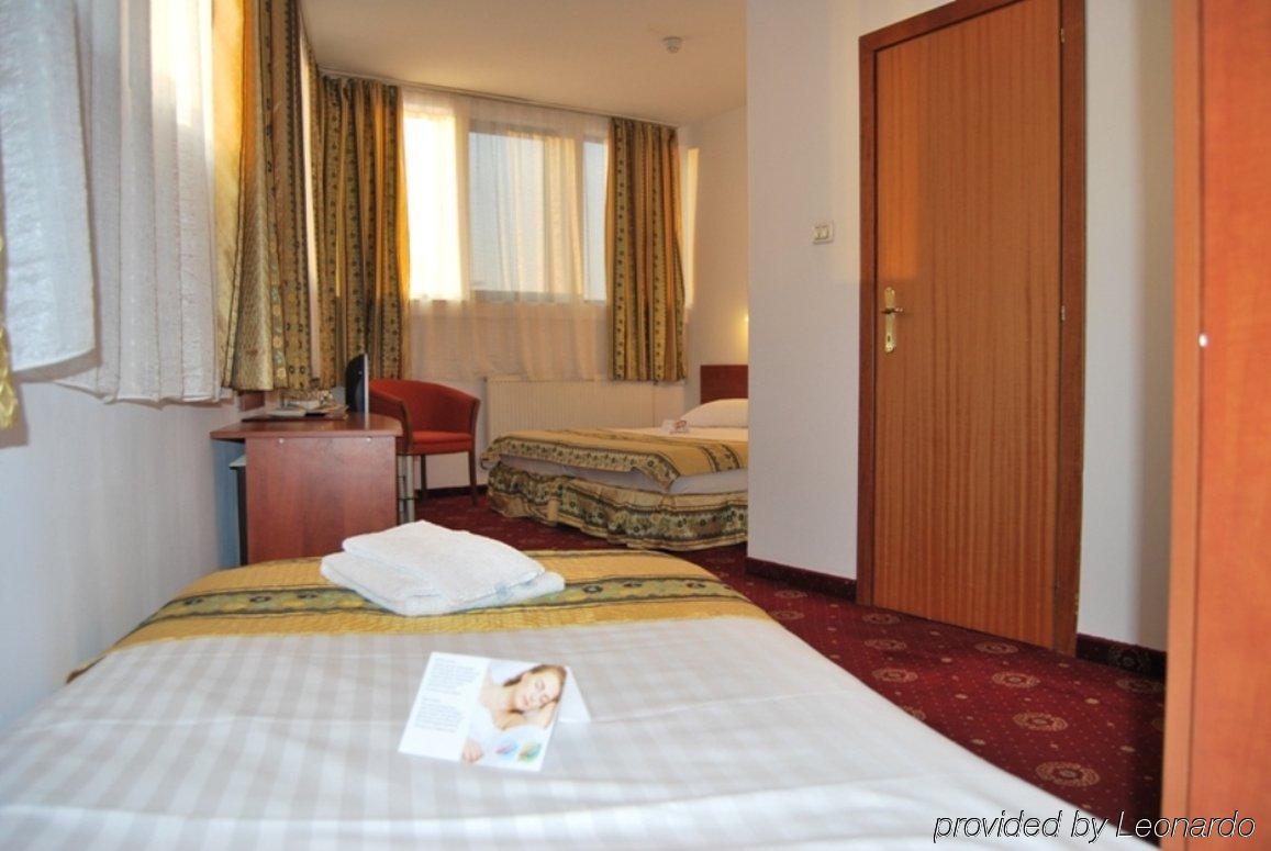 Kosher Hotel Lev Or Бухарест Номер фото