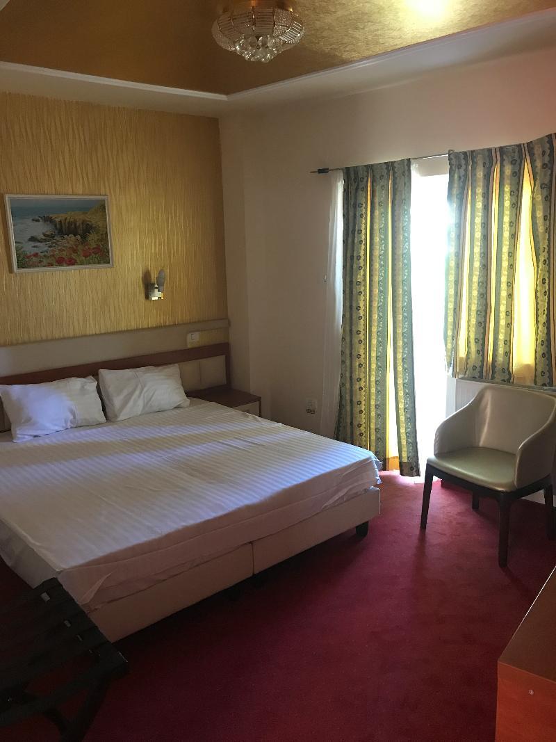 Kosher Hotel Lev Or Бухарест Екстер'єр фото