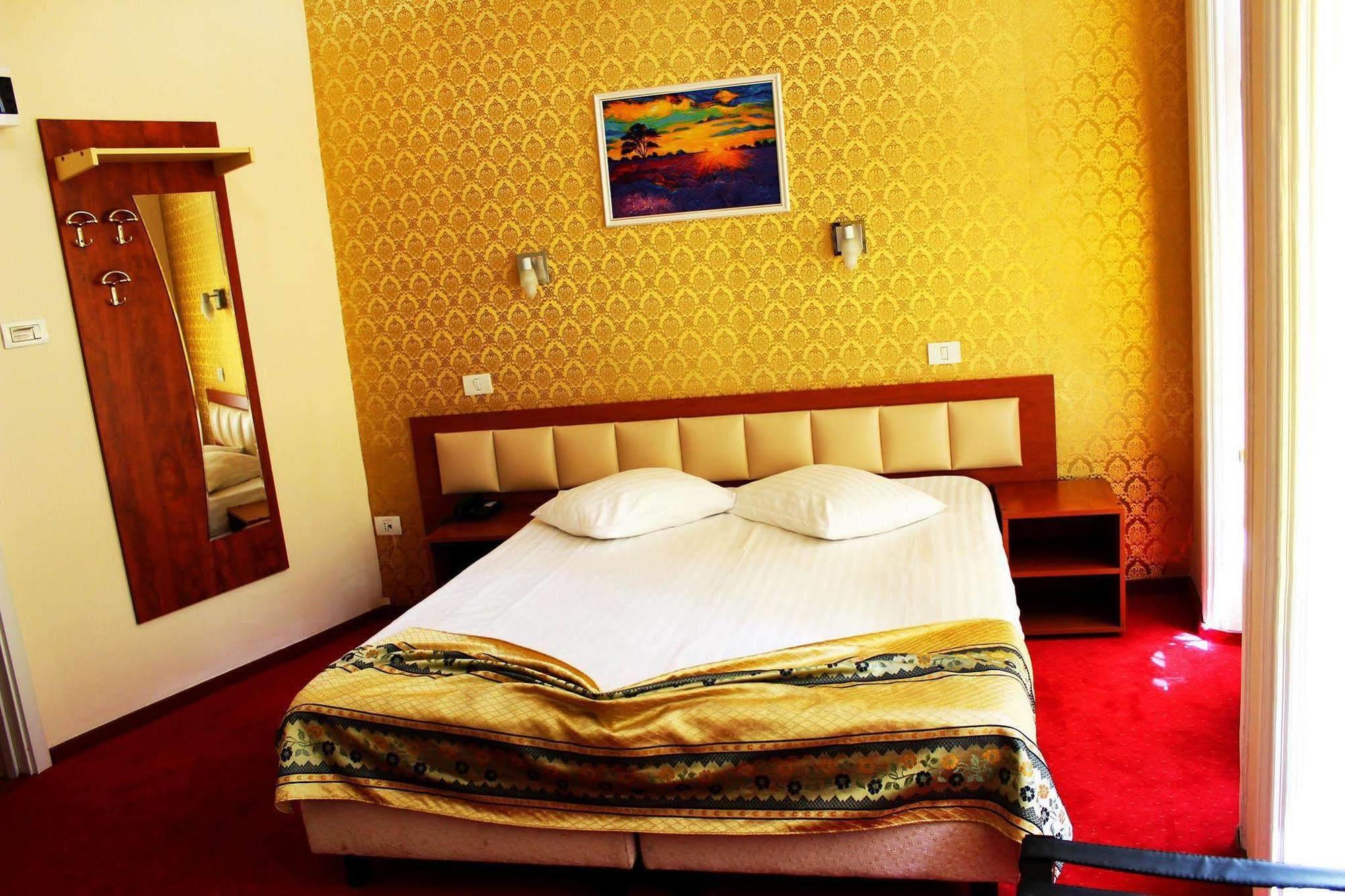 Kosher Hotel Lev Or Бухарест Екстер'єр фото