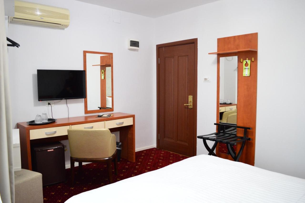 Kosher Hotel Lev Or Бухарест Екстер'єр фото
