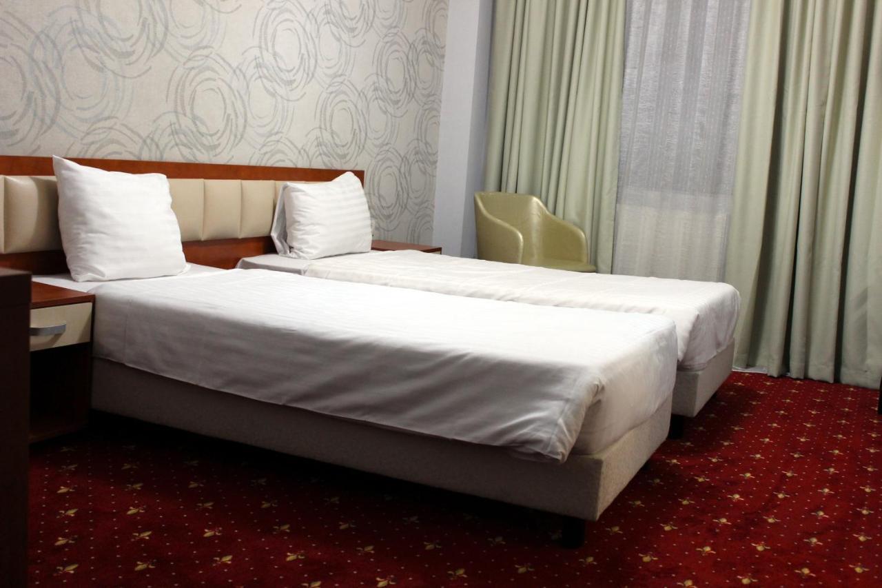 Kosher Hotel Lev Or Бухарест Екстер'єр фото