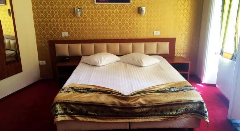 Kosher Hotel Lev Or Бухарест Екстер'єр фото