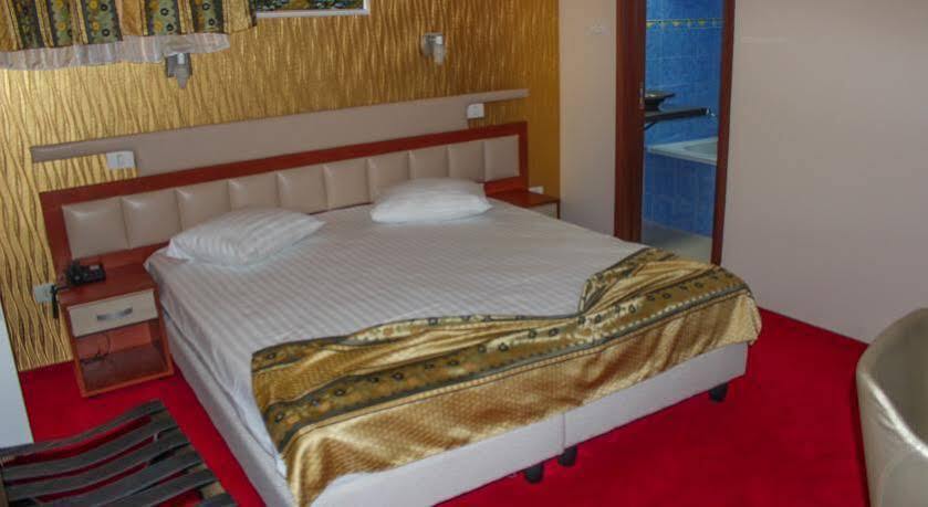 Kosher Hotel Lev Or Бухарест Екстер'єр фото