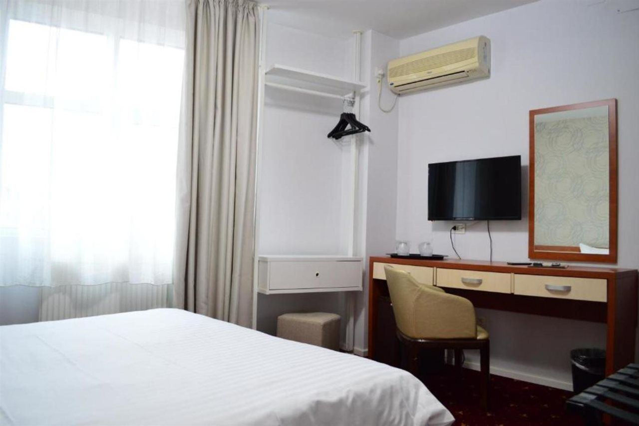 Kosher Hotel Lev Or Бухарест Екстер'єр фото